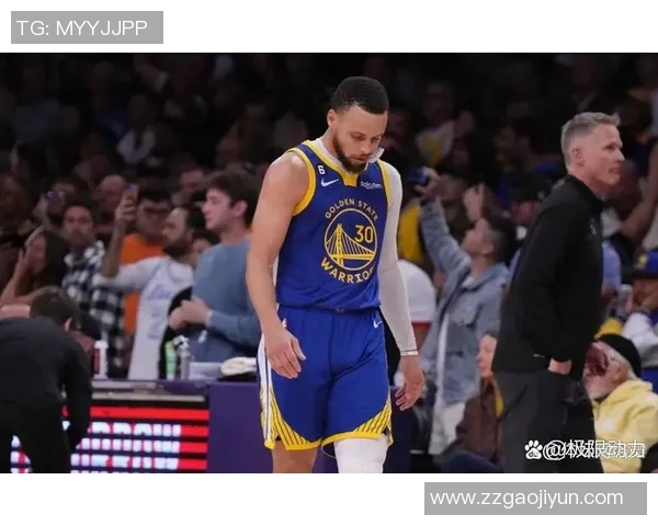 库里三分绝杀骑士再现经典瞬间NBA历史对决的传奇时刻回顾