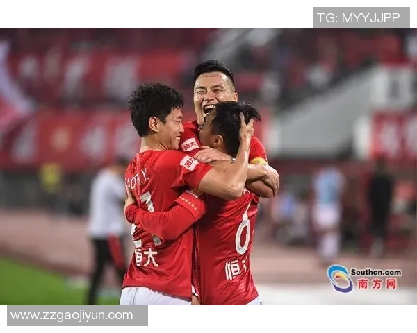 恒大主场迎战香港东方争夺中超联赛关键三分的激烈对决
